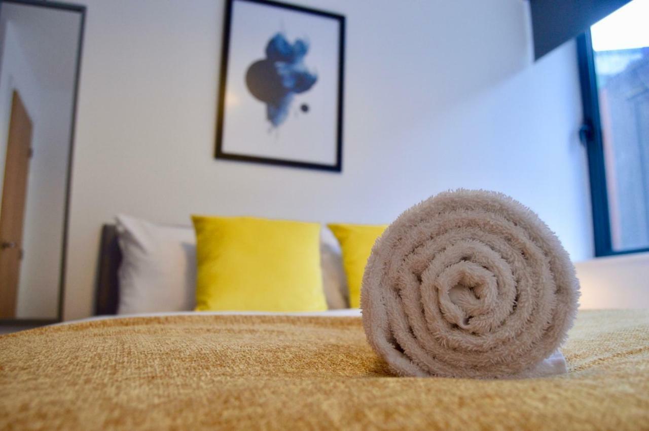 Qh31 - City Centre Location With 2 Double Bedrooms Sleeping Up To 4 People - Spacious Work Or Leisure Apartment Sheffield Dış mekan fotoğraf