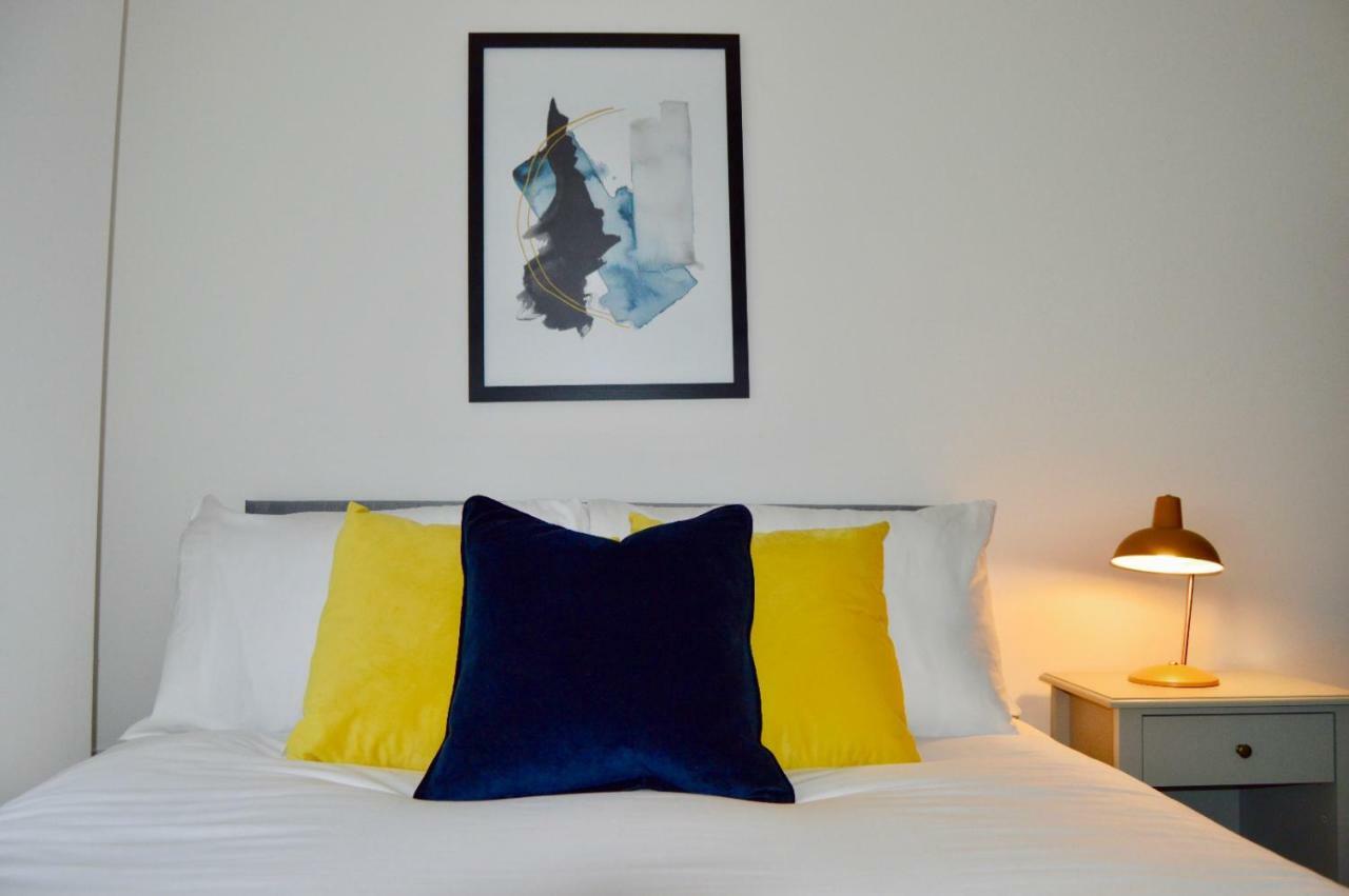 Qh31 - City Centre Location With 2 Double Bedrooms Sleeping Up To 4 People - Spacious Work Or Leisure Apartment Sheffield Dış mekan fotoğraf