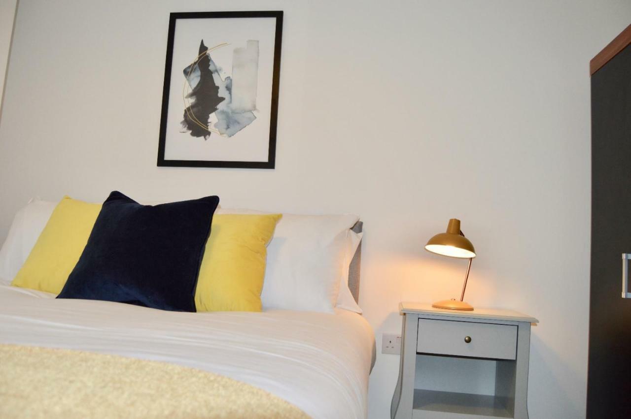 Qh31 - City Centre Location With 2 Double Bedrooms Sleeping Up To 4 People - Spacious Work Or Leisure Apartment Sheffield Dış mekan fotoğraf
