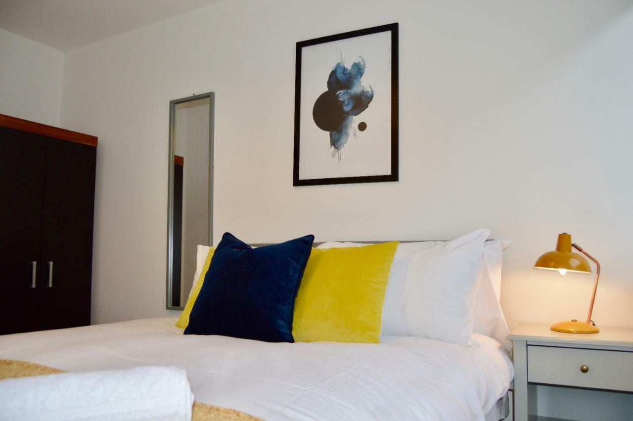 Qh31 - City Centre Location With 2 Double Bedrooms Sleeping Up To 4 People - Spacious Work Or Leisure Apartment Sheffield Dış mekan fotoğraf