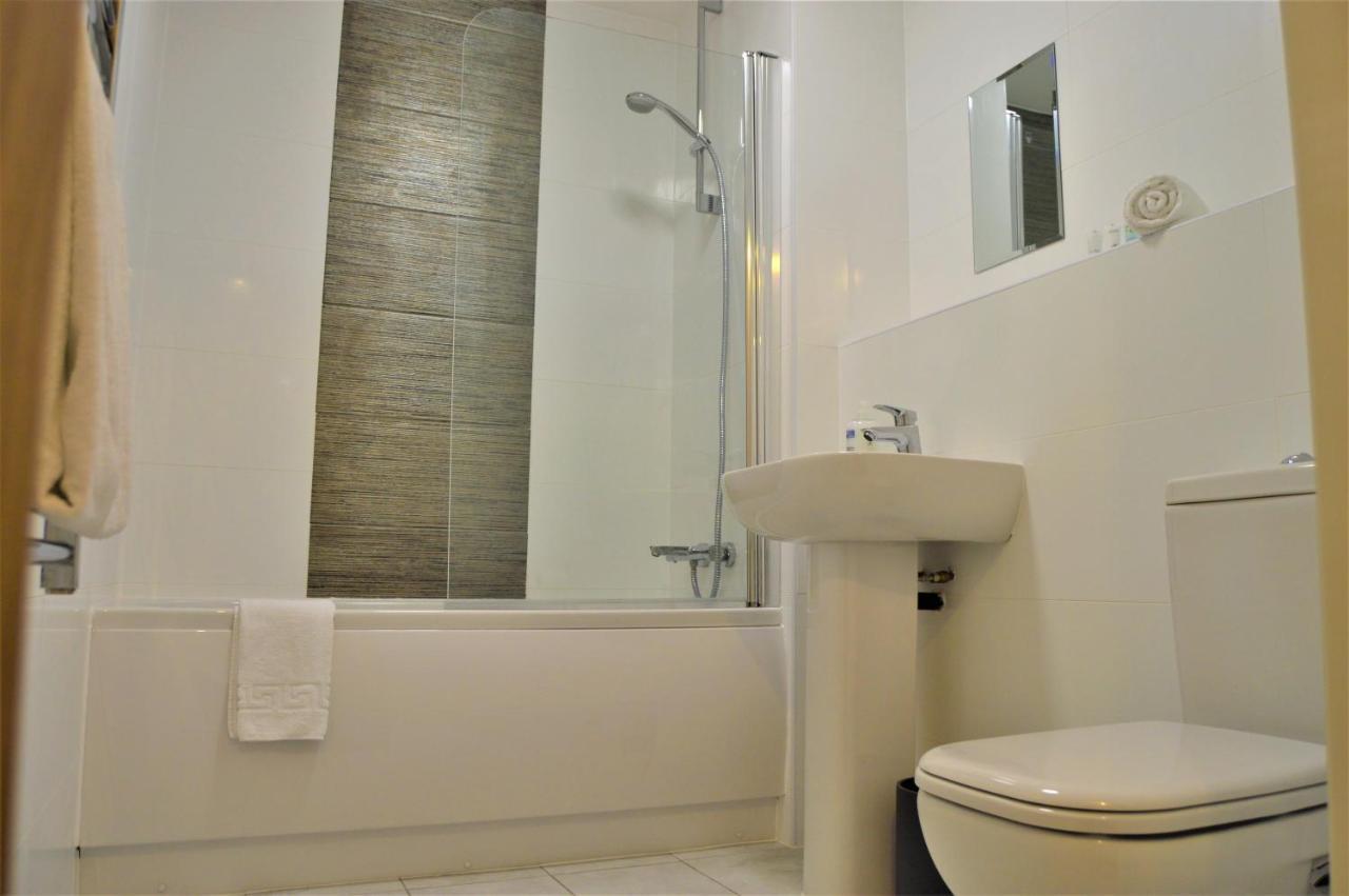 Qh31 - City Centre Location With 2 Double Bedrooms Sleeping Up To 4 People - Spacious Work Or Leisure Apartment Sheffield Dış mekan fotoğraf